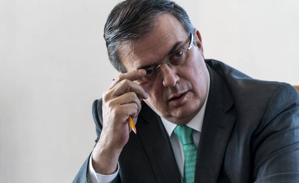 El secretario de Relaciones Exteriores mexicano, Marcelo Ebrard, durante la entrevista con EL PAÍS. 