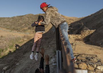 Trump estudia enviar a los migrantes sin papeles a ciudades gobernadas por demócratas