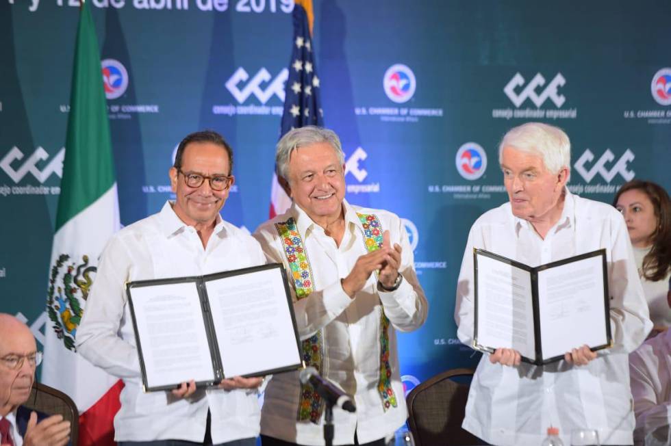 López Obrador con los presidentes de las patronales de EE UU y México. 