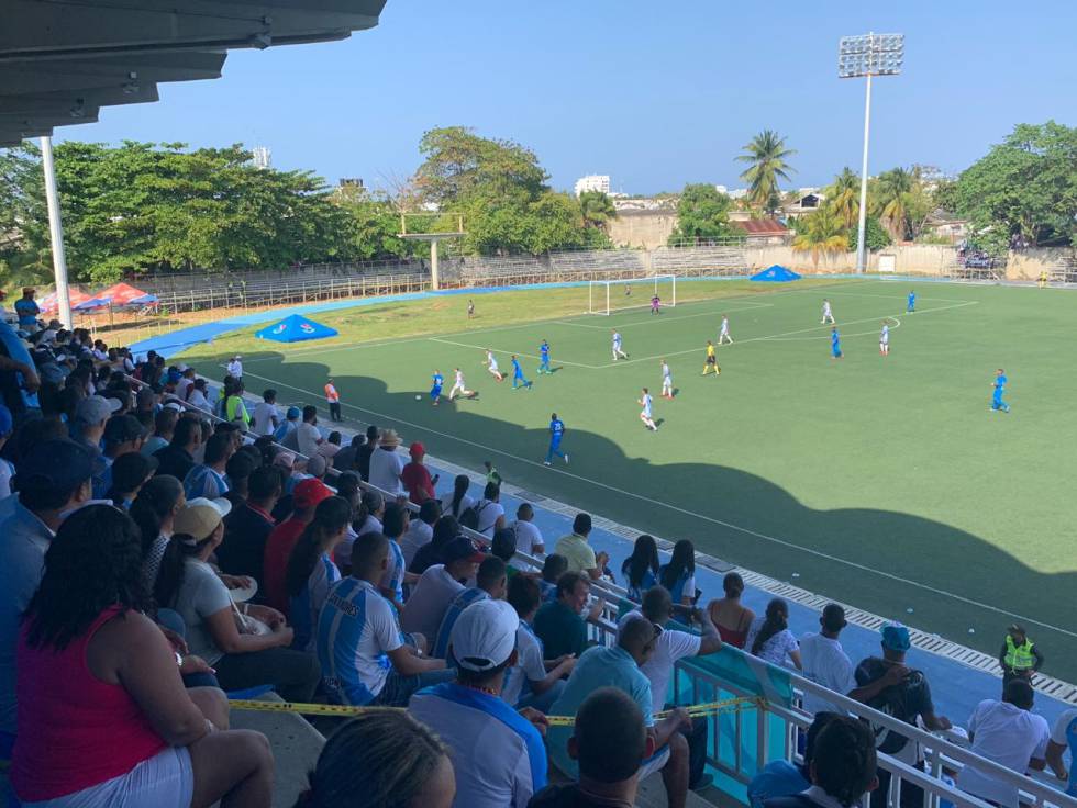 Un partido del Real San AndrÃ©s en el estadio Erwin OâNeill.