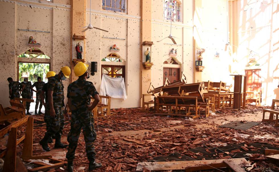 Iglesia de San Cristóbal en la ciudad de Negombo (Sri Lanka) devastada por una de las explosiones del Domingo de Pascua.