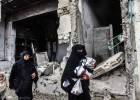 La matanza que se oculta bajo el asedio internacional a la capital del ISIS en Siria