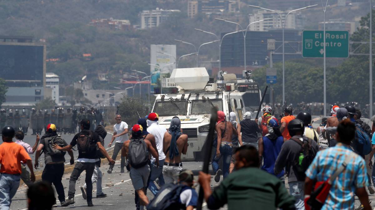 Los protestantes en la base aérea La Carlota, en Caracas. 