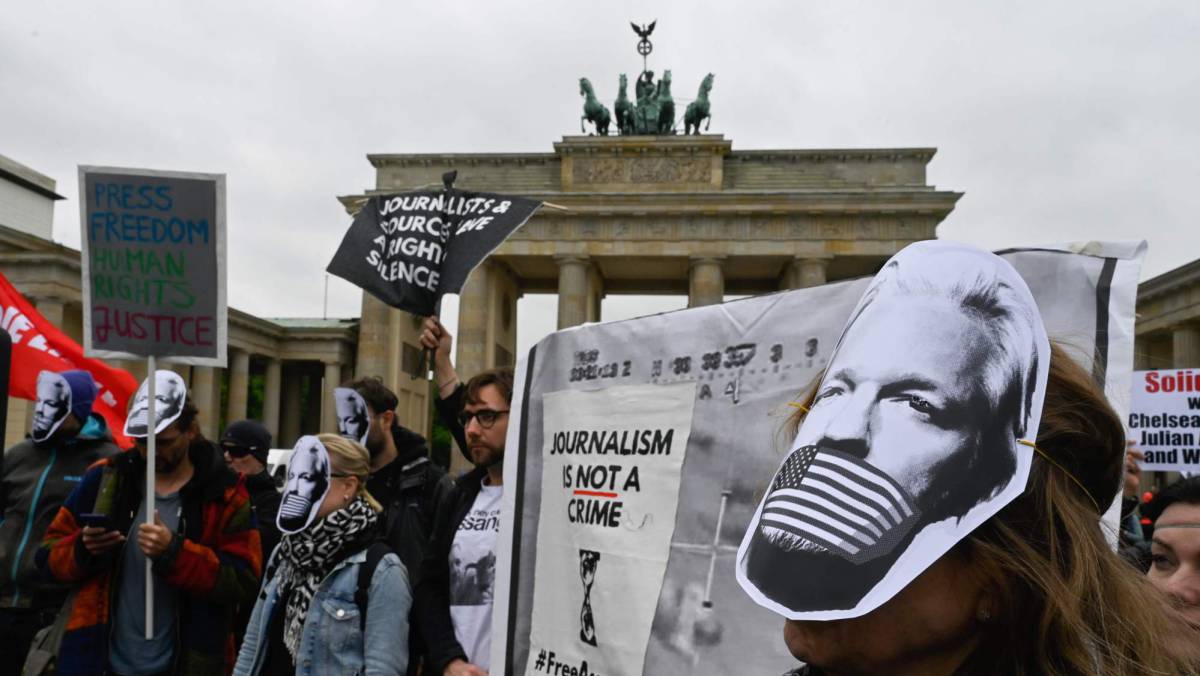 Protesta por el arresto de Assange, en Berlín.