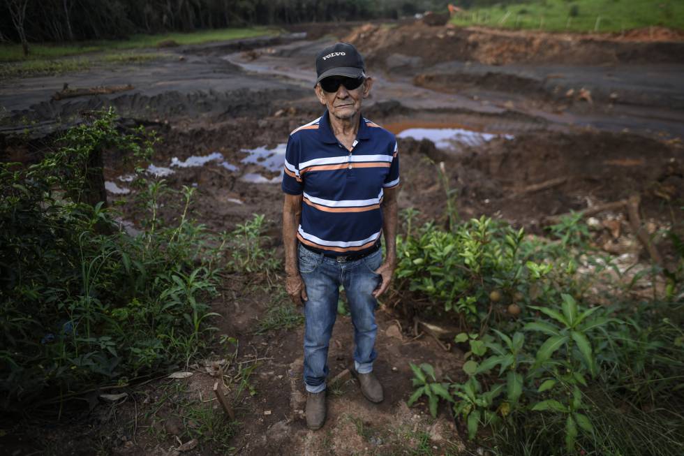 Un vecino de Brumadinho cuya casa no fue devorada por el lodo que inundó su huerta y mató a sus vecinos.