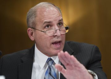 Trump nombra nuevo jefe de la policía de inmigración a un ex cargo de Obama al que despidió