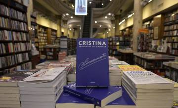 O livro de Cristina Kirchner, exibido em uma livraria de Buenos Aires.