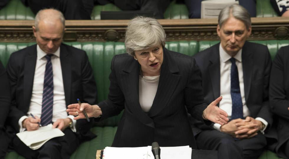 La primera ministra británica Theresa May interviene este miércoles en la sesión de control del Parlamento.