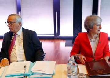 Jean-Claude Juncker y Theresa May, el pasado mes de octubre en Salzburgo.