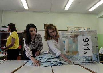 Escrutinio en un colegio electoral en Salónica, este domingo.