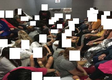 De pie sobre el váter para hacer sitio: 900 inmigrantes en un espacio para 125