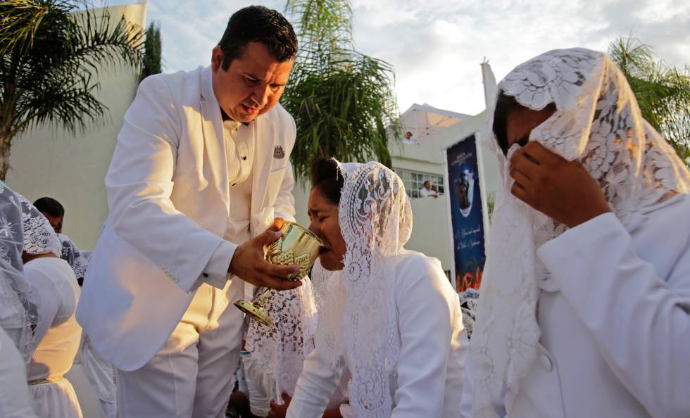 Naasón JoaquÃn GarcÃa, lÃder de La Luz del Mundo, en un ritual en 2017.