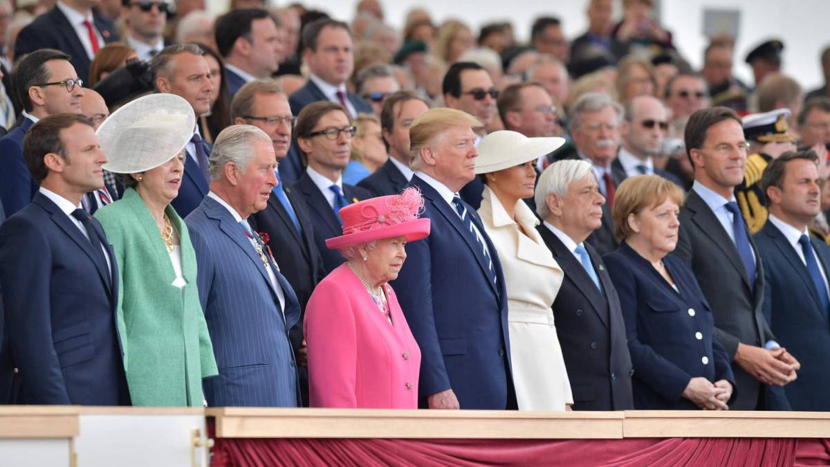 Emmanuel Macron, Theresa May, el príncipe Carlos, Isabel II, Donald Trump, el presidente griego Pavlopoulos, Theresa May y el primer ministro danés Mark Rutte este miércoles en Portsmouth (Reino Unido).