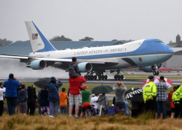 Trump presenta el diseño patriota del Air Force One