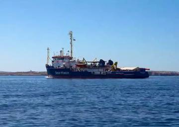 Ένα ανθρωπιστικό πλοίο προκαλεί το Σαλβίνι και μπαίνει στα ιταλικά ύδατα