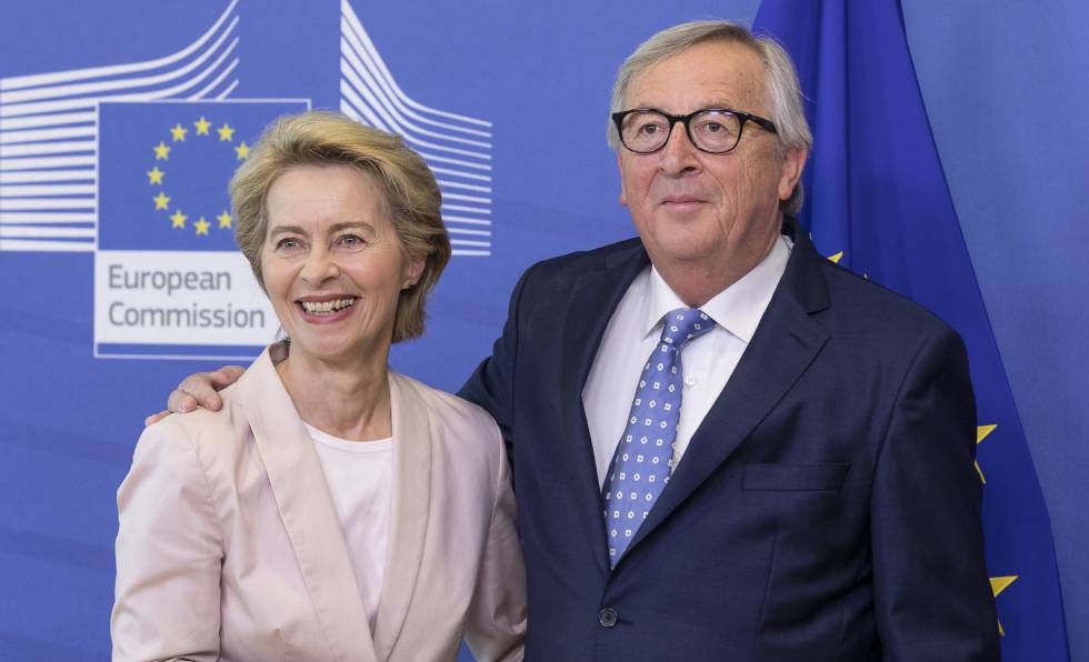 Ursula von der Leyen y Jean-Claude Juncker, el jueves en Bruselas.