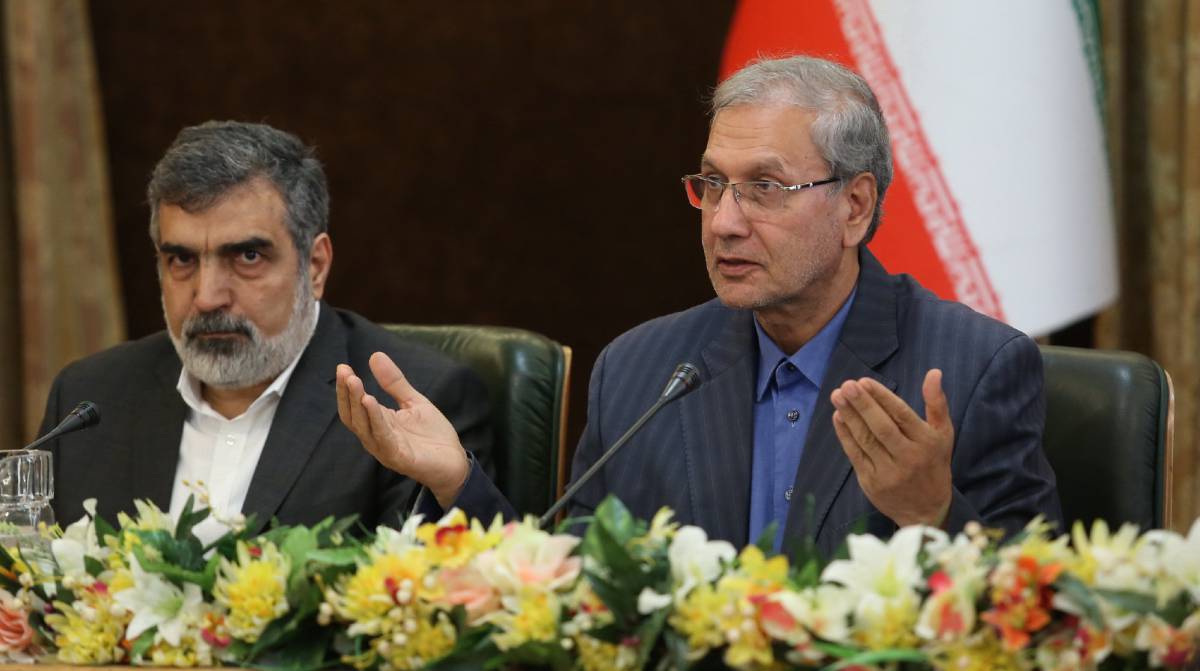 Behrouz Kamalvandi y Ali Rabiei, en Teherán.