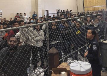 “No abra la puerta, no hable”: las redadas siembran el temor entre los inmigrantes en EE UU