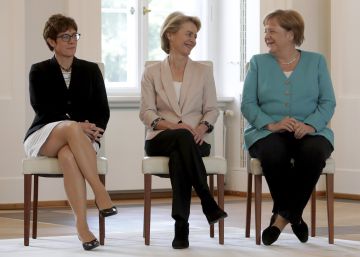 Merkel sitúa al frente de Defensa a su delfín y sucesora en el partido