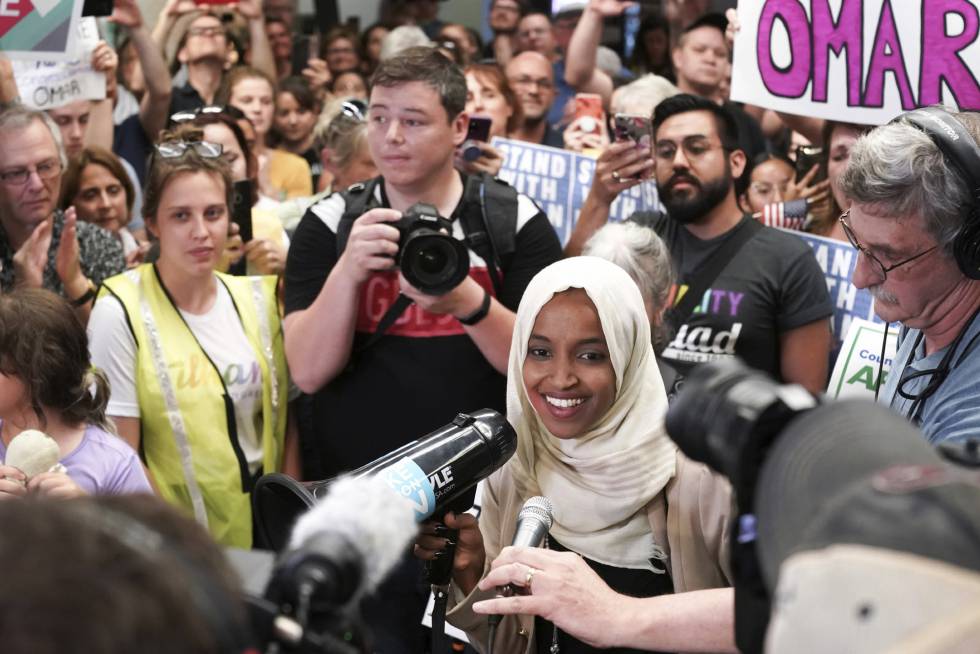 Ilhan Omar, en su llegada al aeropuerto de Minneapolis-Saint Paul.