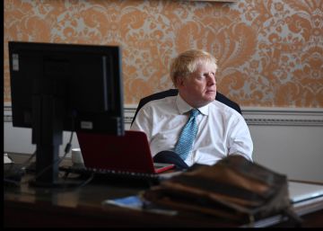 Boris Johnson, preparando su discurso antes de reunirse con la reina Isabel II, el pasado miércoles en Londres.