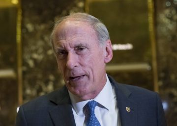 El director de Inteligencia deja el puesto tras un mandato marcado por las diferencias con Trump