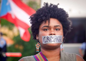 La renuncia oficial de Rosselló no acalla las protestas en Puerto Rico