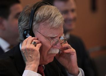 Estados Unidos golpea al régimen de Maduro con duras sanciones para aislarlo