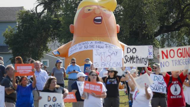 Protestas, ante la llegada de Trump an Dayton (Ohio).