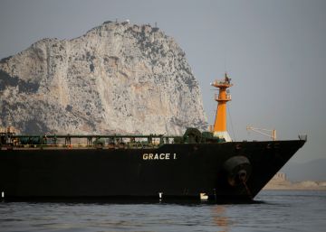 El carguero 'Grace 1' frente a Gibraltar. 