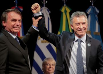 A última obsessão de Bolsonaro é dinamitar as eleições na Argentina