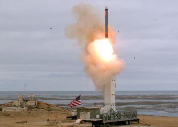 Lanzamiento de un misil, este lunes, desde San Nicolás (California).
