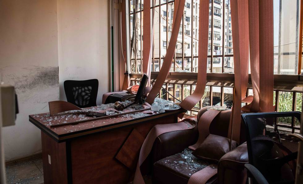 Las oficinas del centro mediático de Hezbolá en la periferia de Beirut este domingo tras el ataque con drones