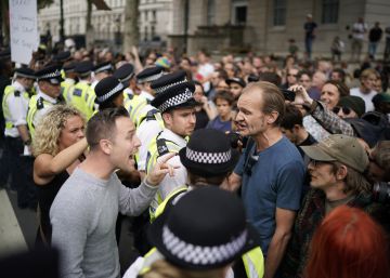 Partidarios y detractores del Brexit se enfrentan este sábado en Londres, separados por la policía
