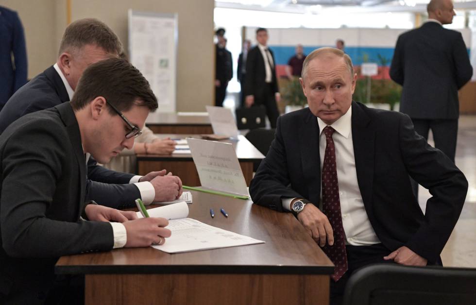 El presidente de Rusia Vladimir Putin, este domingo durante las elecciones locales en Moscú.rn 