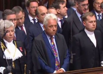 El presidente de la Cámara de los Comunes, John Bercow (centro), junto a otros diputados británicos, este lunes en la sesión de cierre parlamentario, en Londres.