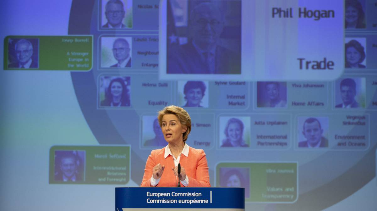 La presidenta electa de la Comisión Europea, Ursula von der Leyen, presenta a los nuevos comisarios europeos, este martes en Bruselas.