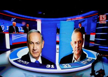 Imágenes del conservador Benjamín Netanyahu y el centrista Benny Gantz en un programa electoral de la televisión israelí.