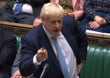 El primer ministro del Reino Unido, Boris Johnson, se dirige a la oposición este jueves en la Cámara de los Comunes