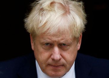 Boris Johnson sale de Downing Street el pasado 3 de octubre.