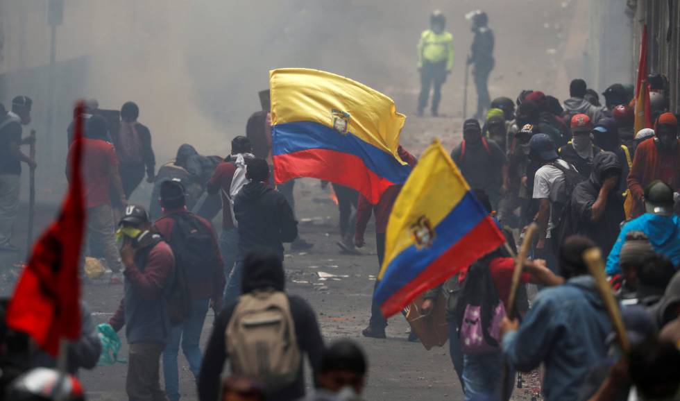 Manifestantes contra las políticas de Moreno, en Quito.