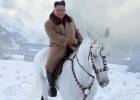 Pyongyang divulga imágenes de Kim Jong-un a caballo en un monte sagrado
