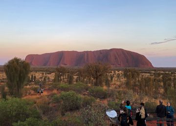 Australia cierra el acceso al monolito sagrado Uluru