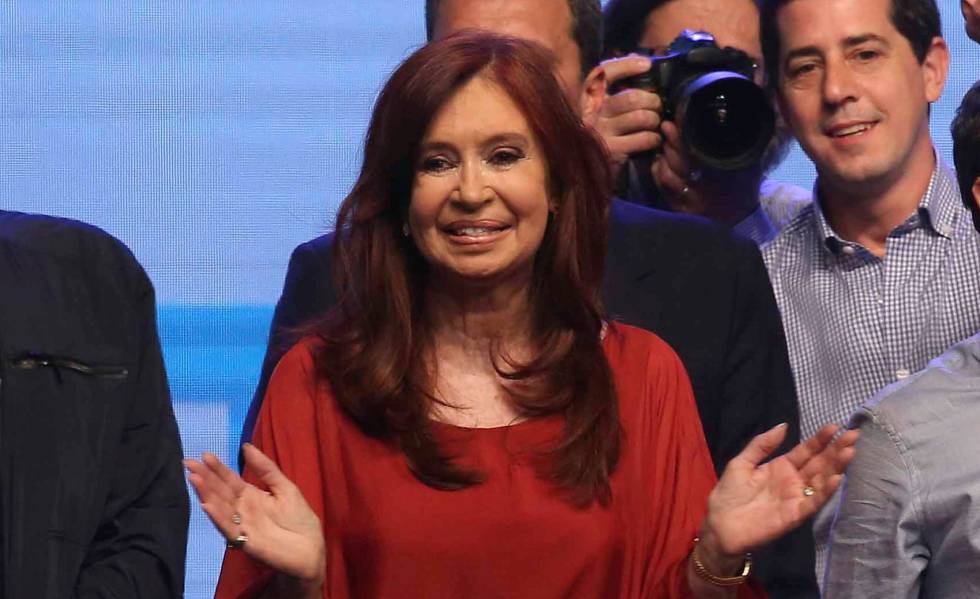 Cristina Fernández de Kirchner celebra el triunfo electoral que el domingo la convirtió en vicepresidenta de Argentina.