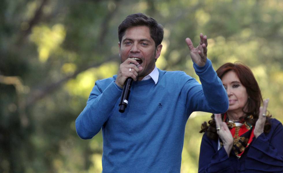 Axel Kicillof y la expresidenta Cristina Fernández de Kirchner participan de un mitin de campaña en La Plata, en la recta final de la campaña.