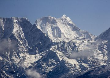 Expulsado un alpinista español cinco años del Himalaya por una expedición pirata en la que murió su compañero