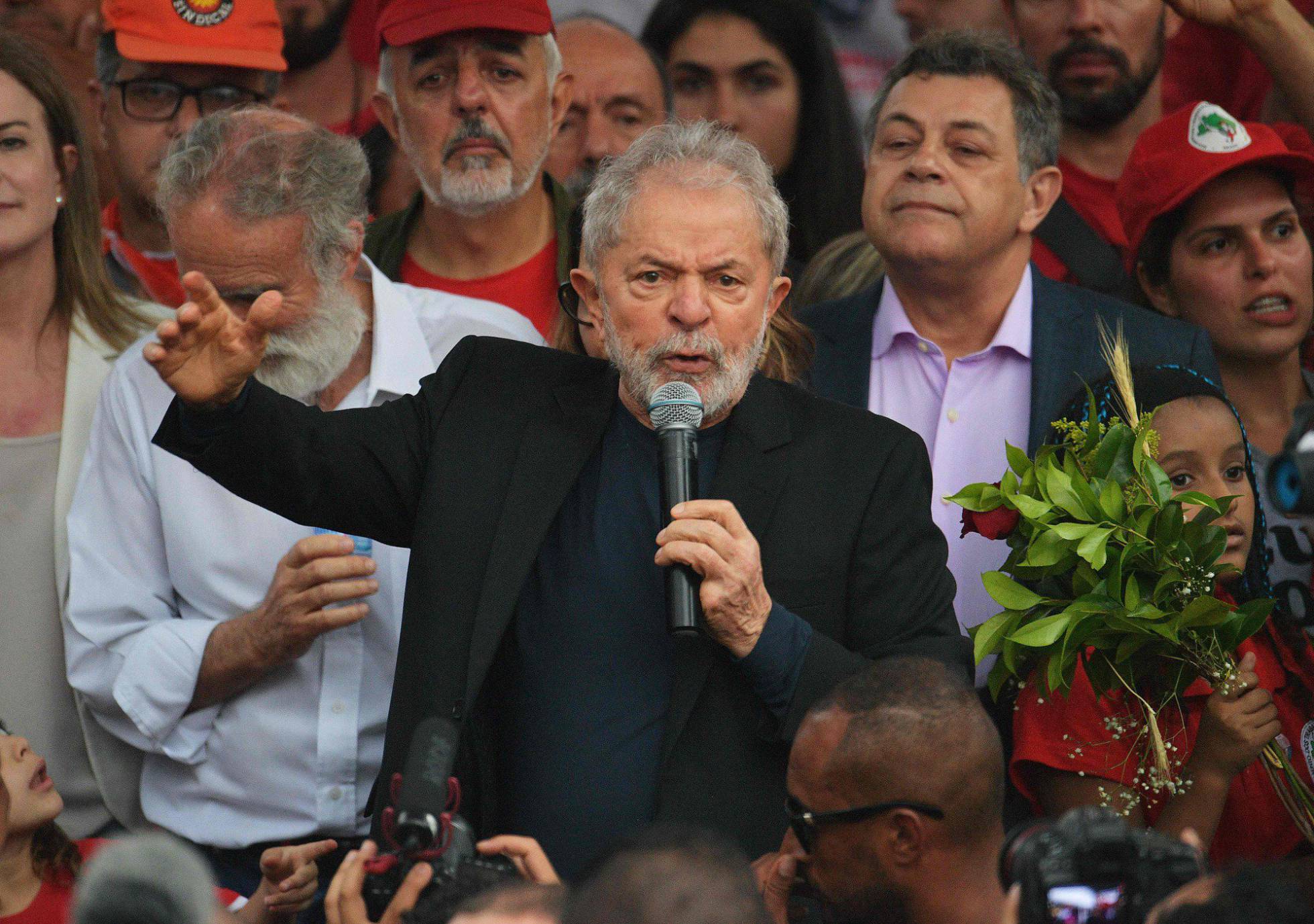 Lula se declara "libre" y con "deseos de lucha" en un mensaje a la izquierda latinoamericana 1573316000_872625_1573316405_noticia_normal_recorte1