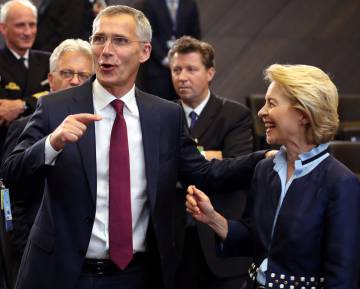 Jens Stoltenberg y Ursula von der Leyen, el pasado junio en Bruselas.