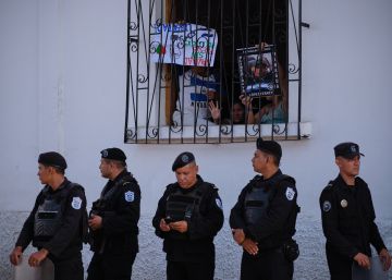 El cerco policial de Ortega a una parroquia rebelde en Nicaragua cumple cinco días