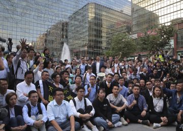La avalancha demócrata en Hong Kong aumenta la presión sobre Pekín